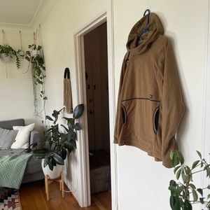 Women’s Small Melanzana Wind Pro Hoodie in Creamy Brown. Relaxed and roomy fit.